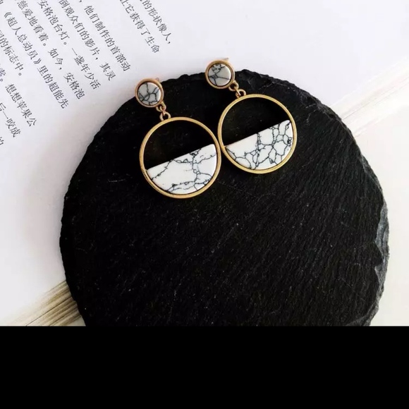 Danity circular white marble and gold earrings - Picture 1 of 5